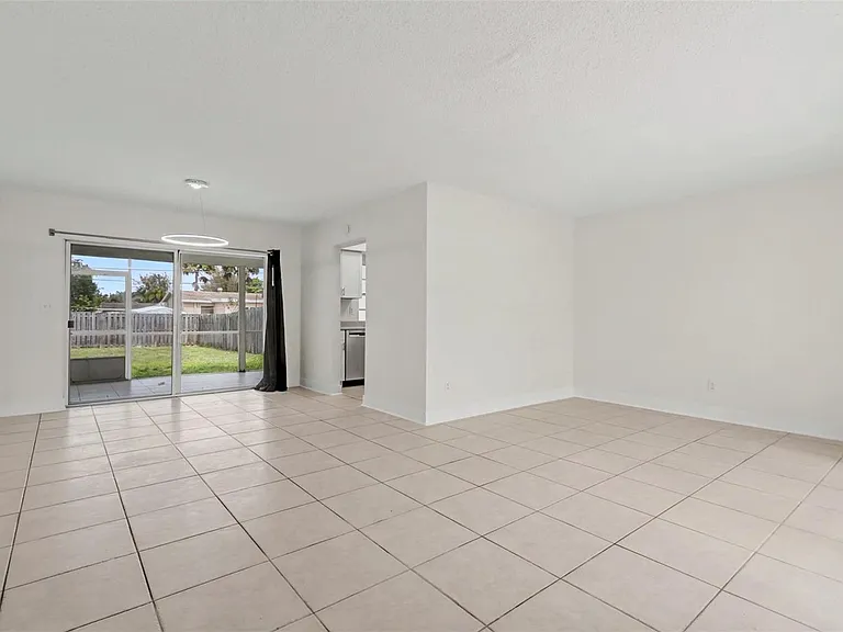 6821-6825 NW 11th Pl #6825 — Photo 14