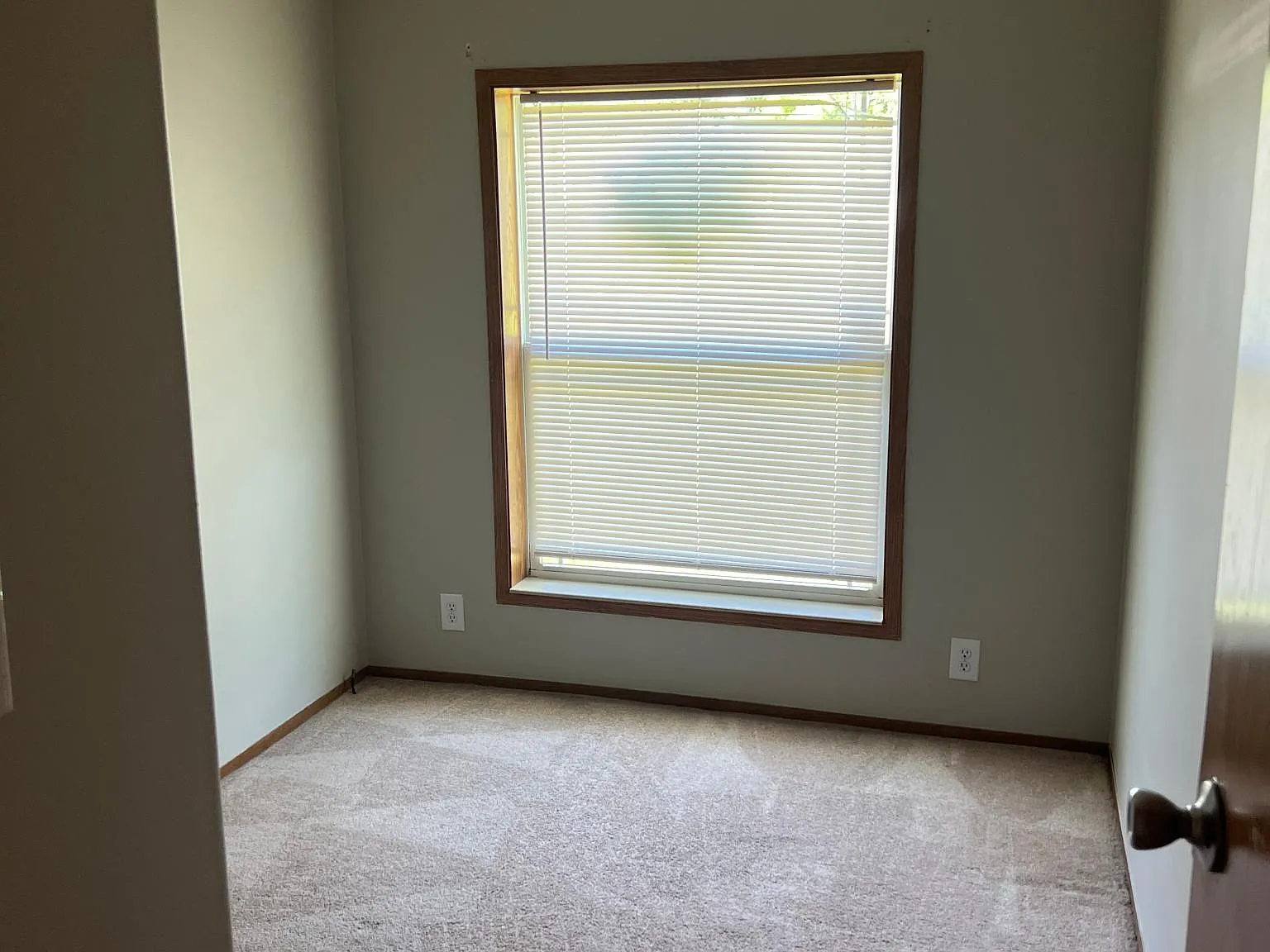 3 bed, 1200 sqft, $950 — Photo 3