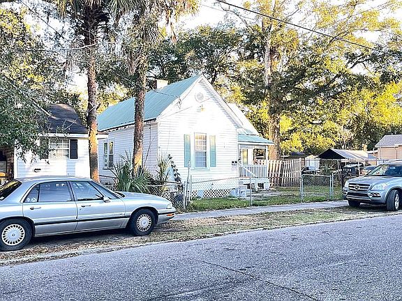 2nd image of 1523 Evergreen Ave