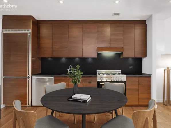 540 West 28th Street image 3 of 12