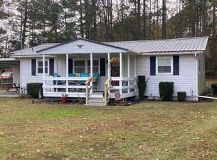 1369 Gin Pond Dr, Summerton, SC 29148