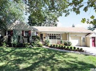 629 N Village Ave, Rockville Centre, NY 11570