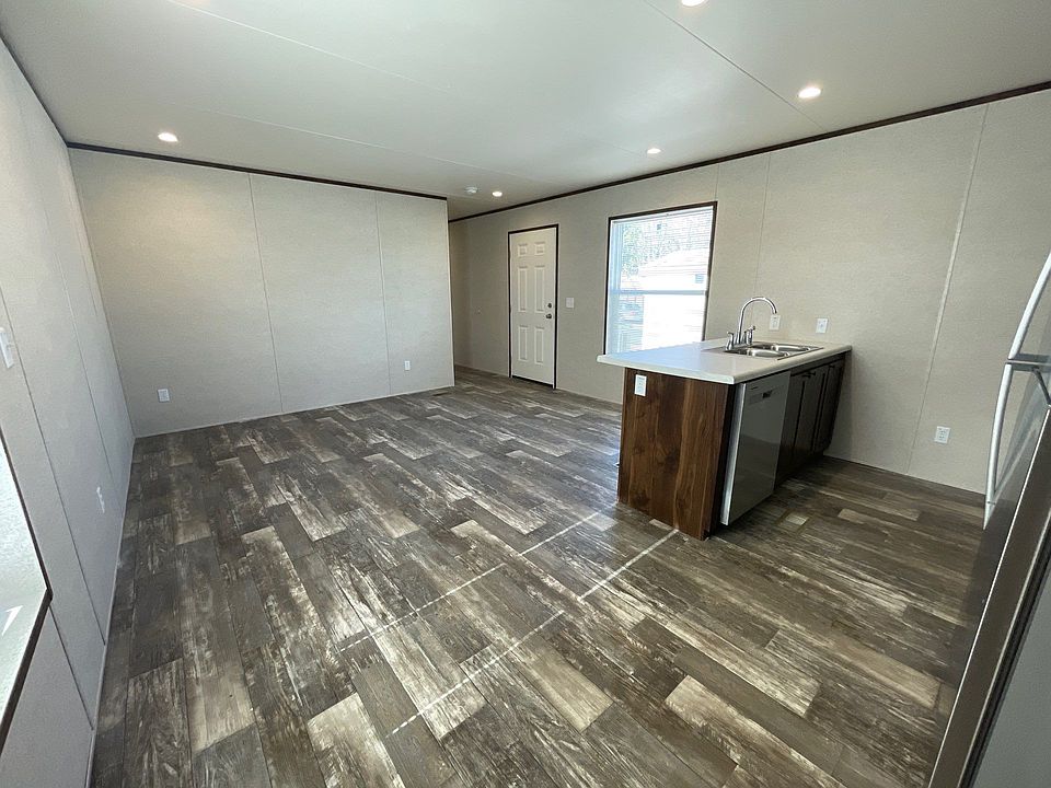 2nd image of 600 Oak Street Site #221