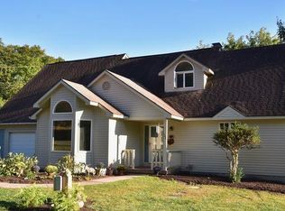 105 N Valley Rd, Amherst, MA 01002