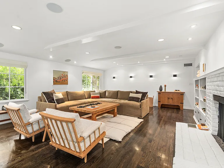 2107 El Roble Ln — Photo 6