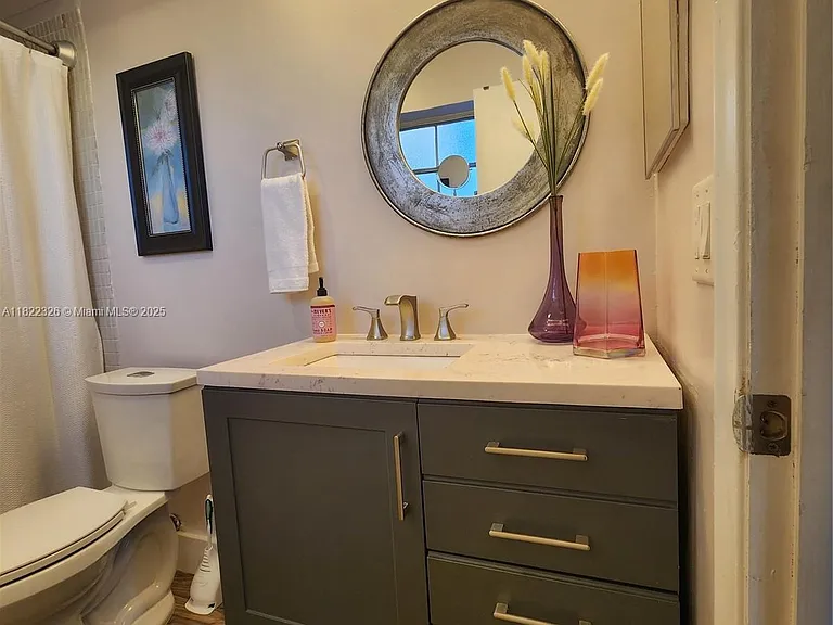 2424 NE 9th St #212 — Photo 22