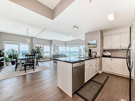 3rd image of 920 S 5th Ave SW #2101