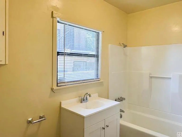 1401 Chester Pl #A — Photo 6