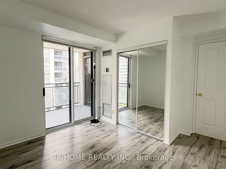 28 Hollywood Ave #809 — Photo 21