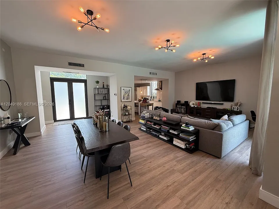 8631 Arboretum Ln