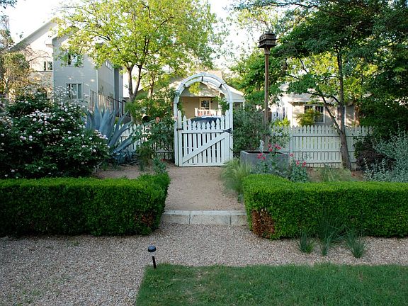 Front Yard fcing Terrace Dr