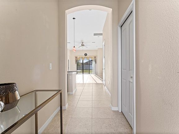 5th image of 954 Old Windsor Way