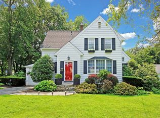 2 Lexington Ave, Danbury, CT 06810