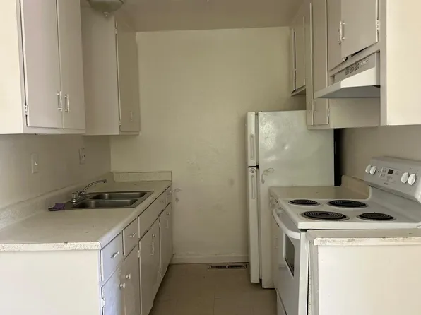 102 E Dakota Ave #B, Fresno, CA 93704