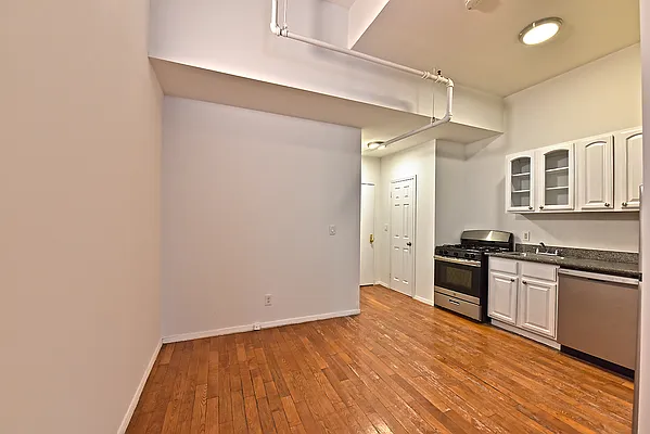 Rented by LEE & ASSOCIATES NYC RESIDENTIAL LLC | media 22