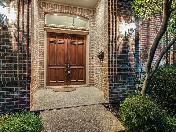 3rd image of 810 Sir Galahad Ln