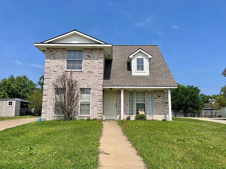 2405 Pintail Loop — Photo 1