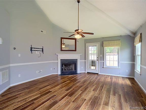 3rd image of 107 Thornrose Dr