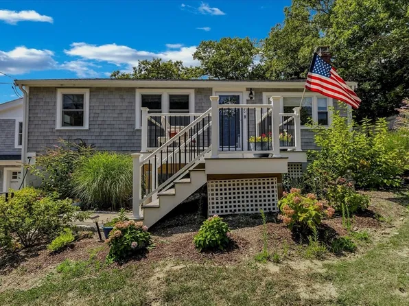 30 Manomet Ave, Plymouth, MA 02360