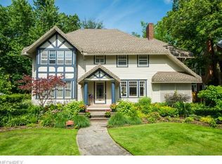 1121 Forest Rd, Lakewood, OH 44107