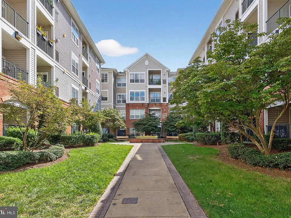 4862 Eisenhower Ave #366