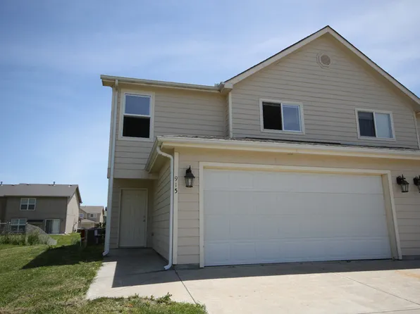 915 Whitetail Ct, Junction City, KS 66441