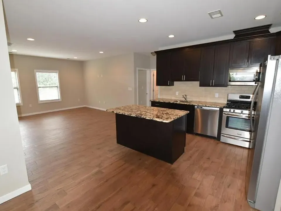 860 Jersey Ave #203