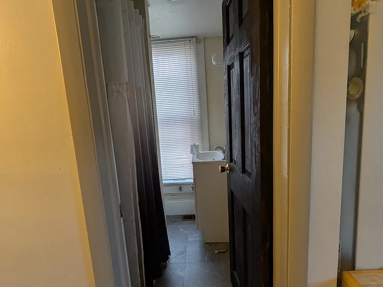 2430 Indianola Ave — Photo 13