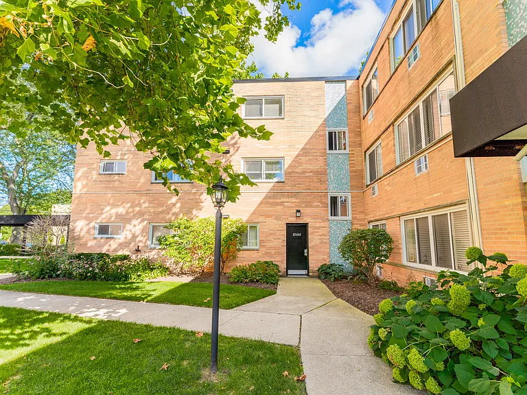 8560 Niles Center Rd #5 — Photo 18