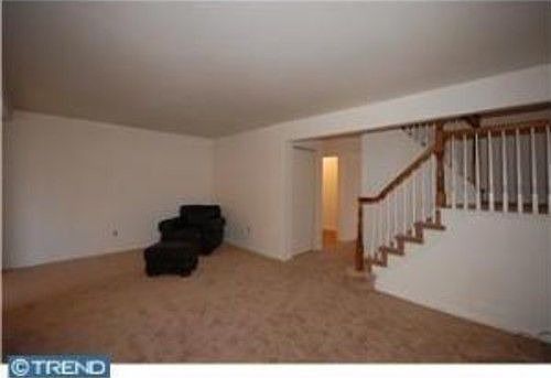 2nd image of 216 Lexington Rd
