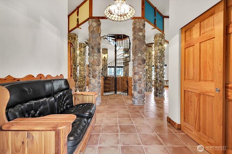 3rd image of 17049 Lake Point Drive SE