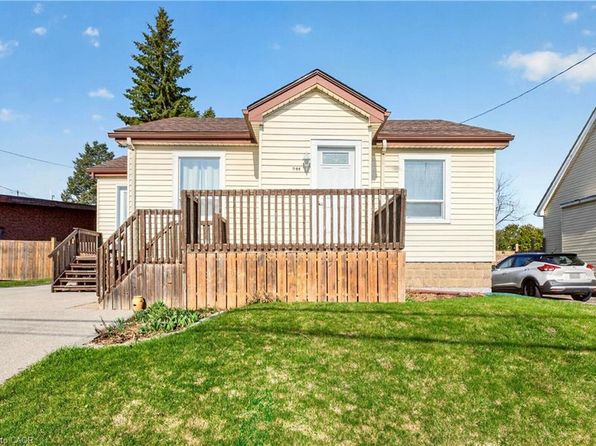 944 Garth St, Hamilton, ON L9C 4L2