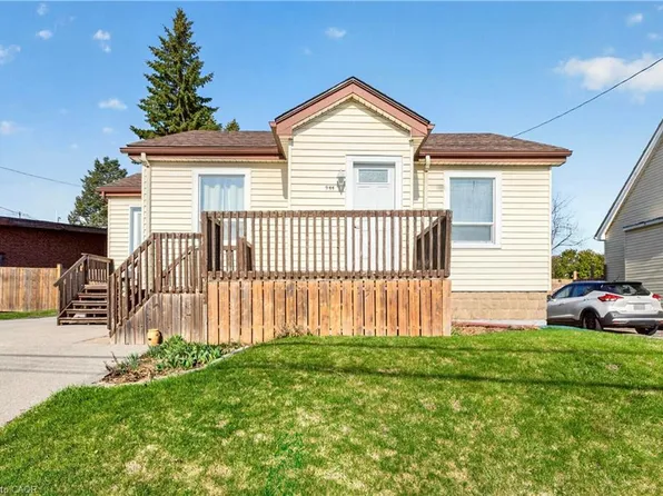 944 Garth St, Hamilton, ON L9C 4L2