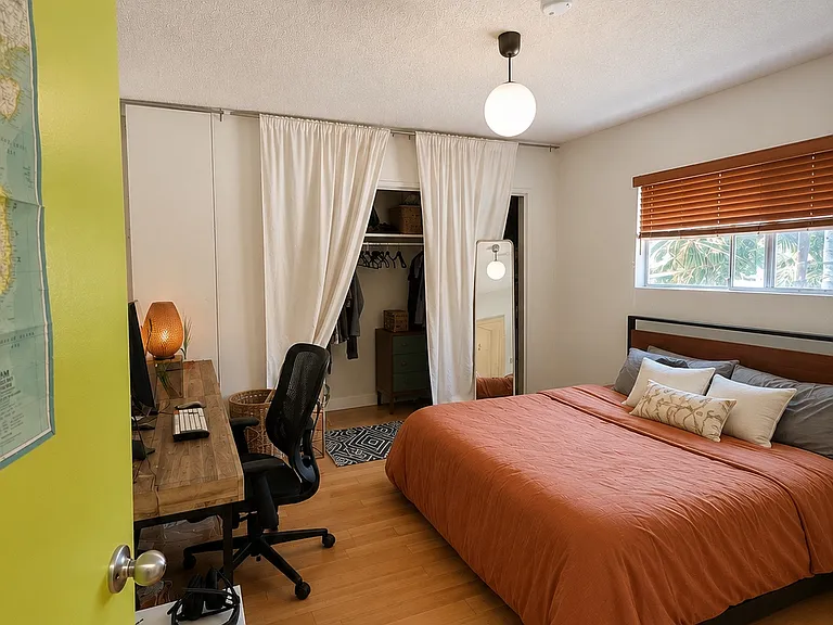 806 Coronado Ter #6 — Photo 1