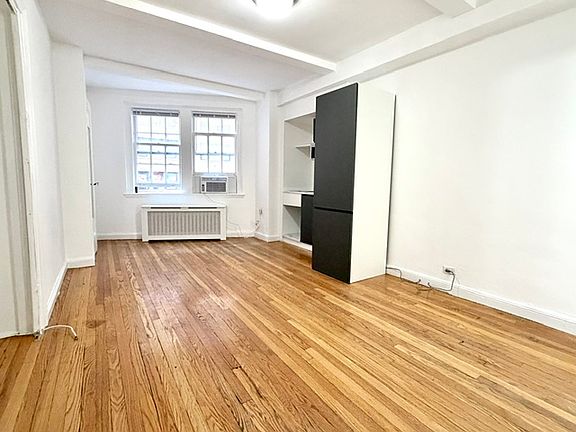 3rd image of 304 E 41st St APT 307A