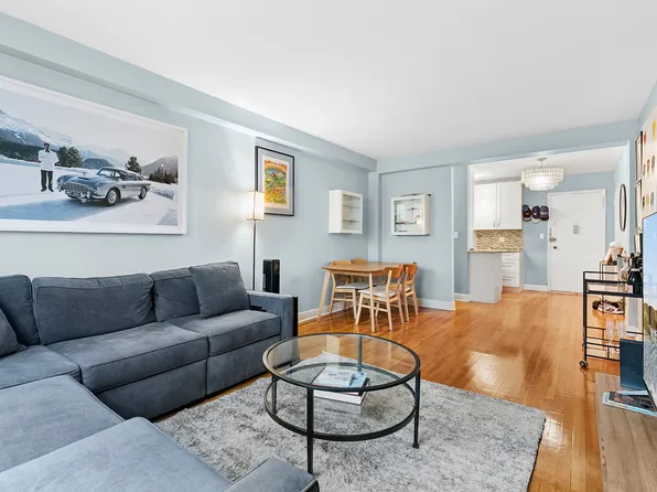 211 East 18th Street image 2 of 5