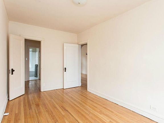 2nd image of 2100 W Ainslie St #2E5