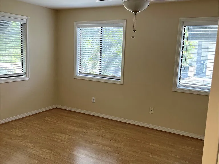 17735 Kinzie St #116 — Photo 5