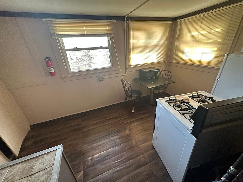 2nd image of 25 McNaughton St #2