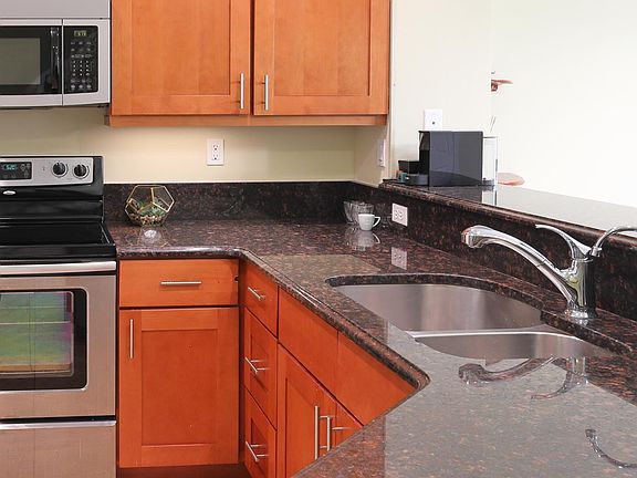 4th image of 5075 SE Mariner Garden Cir