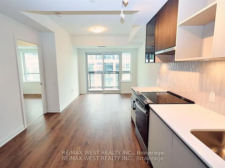 395 Dundas St W #822 — Photo 27