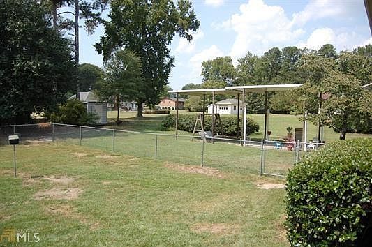 3rd image of 2219 Myra Ln