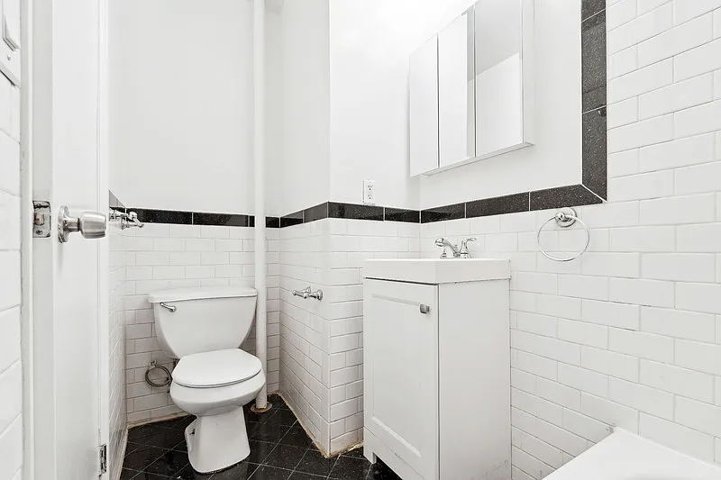 322 East 61st Street — Photo 4