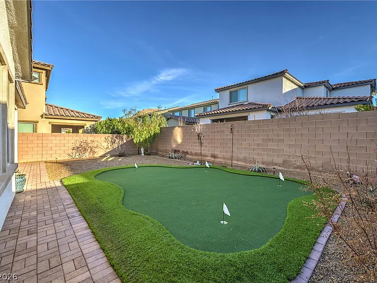 3213 Molinos Dr — Photo 22
