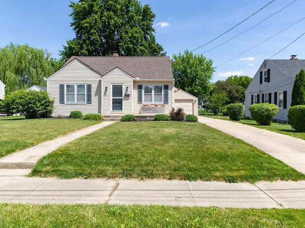 905 Eldridge St, Washington, IL 61571