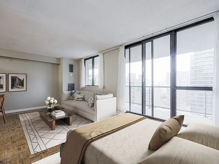 20 Carlton St #25 — Photo 21