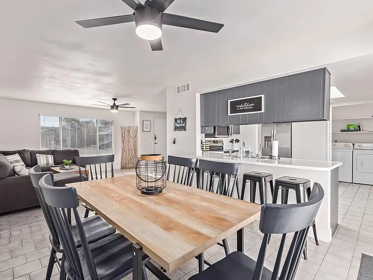 114 W Hunter St — Photo 12