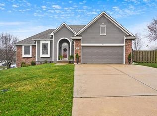 1701 Longhorn Ln, Raymore, MO 64083