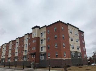 625 W 4th St #F4054947B, Davenport, IA 52801