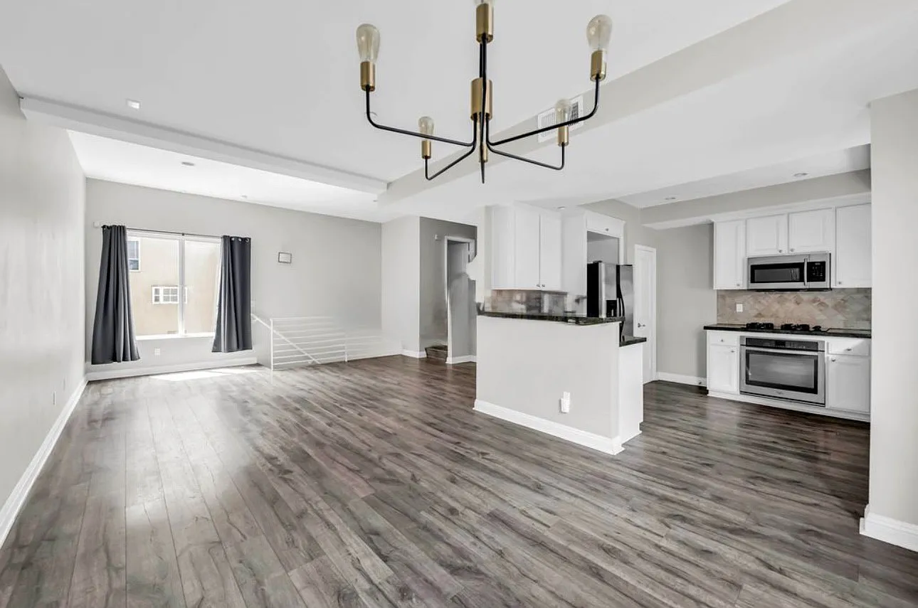 3 bed, 3.5 bath, 1850 sqft, $5,800 — Photo 3